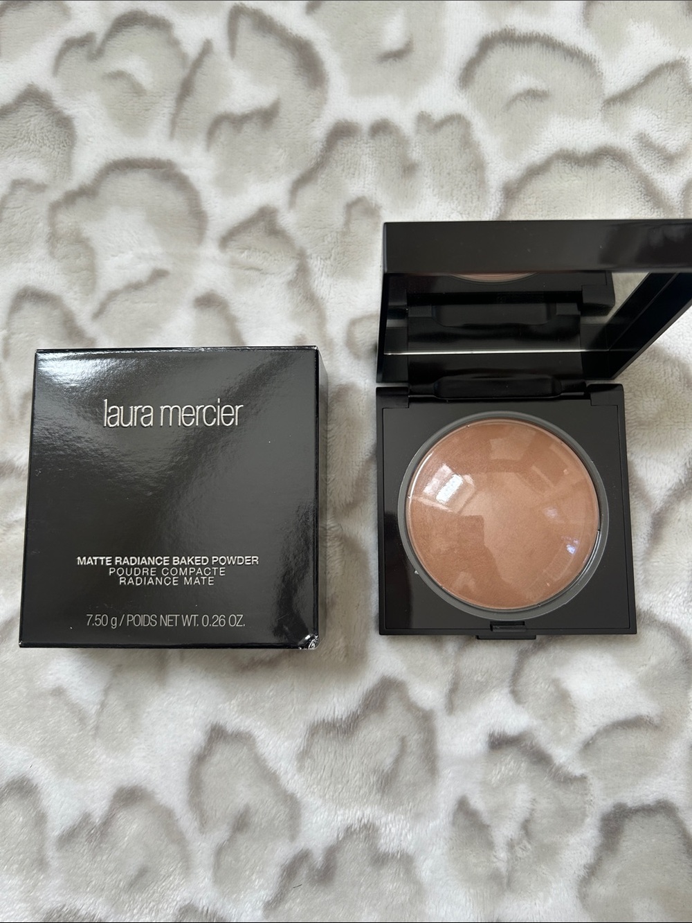 laura mercier Matte Radiance Baked Powder — Warm Beige